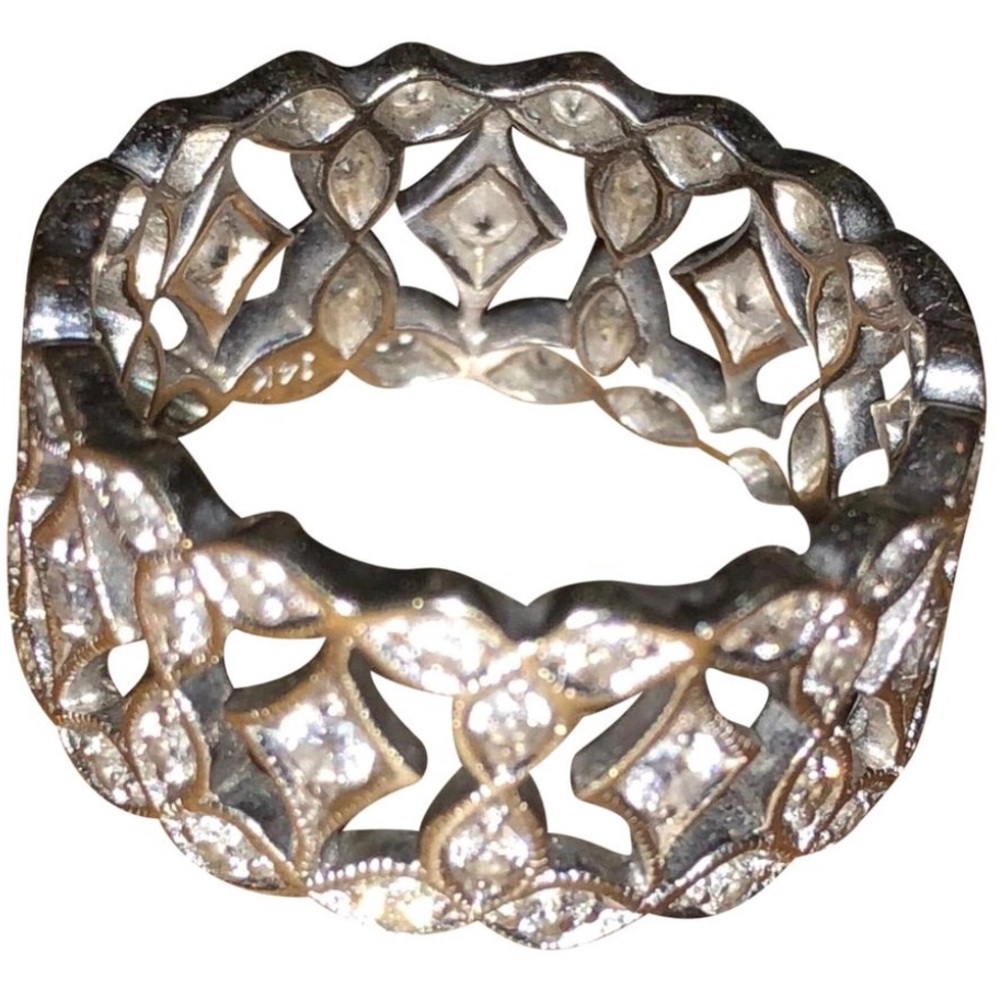 Stunning, elegant filigree diamond white gold ring